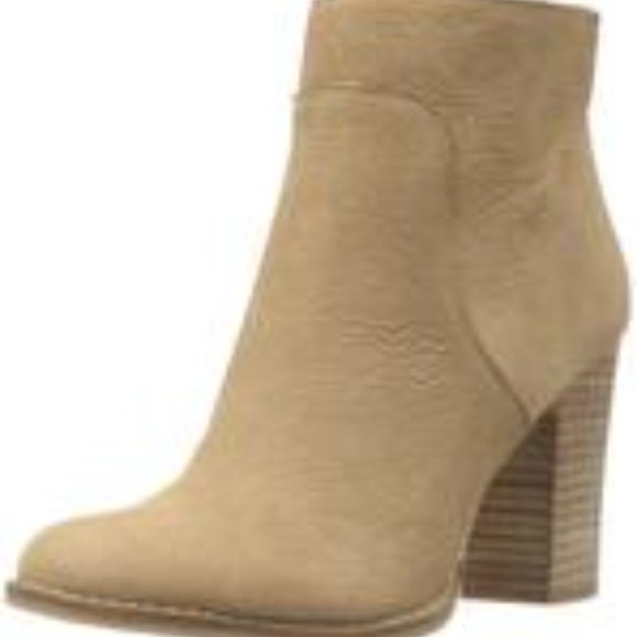 Lucky Brand Shoes - Lucky Brand Liesell Leather Ankle Booties Sesame HTF *Shoe Obsessed Seller! 💕